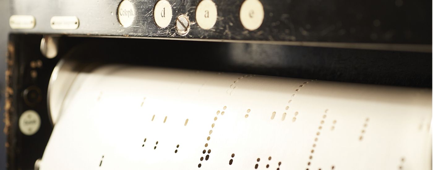 Die gelochte Musikrolle eines selbstspielenden Harmoniums Aeolian Company New York USA